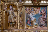 <center>Le couvent des franciscains.</center>Les travées latérales sont occupées par des niches accueillant des statues en ronde-bosse : à gauche celle de saint Isidore,