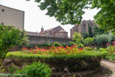 <center>Ancien évêché</center>Le jardin, avec le chevet de l'église St Pierre St Paul, et les bâtiments du couvent des Dominicaines.