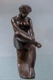 <center>Musée Maillol</center>Femme assise jambe repliée, 1900.
Épreuve originale bronze, Fondeur Valsuani.