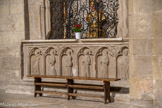 <center>La cathédrale Notre-dame de Nazareth</center>Enfeu, sans gisant et décoré d'arcatures ogivales et de personnages.