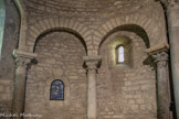<center>La cathédrale Notre-dame de Nazareth</center>Arcatures soutenues par des colonnes antiques. Tous les chapiteaux (1ere moitié du XIe s.) dérivent du modèle corinthien.