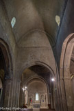 <center>La cathédrale Notre-dame de Nazareth</center>La nef est voûtée en berceau brisé sur doubleaux. L
