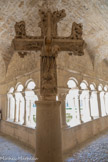 <center>Le cloître de la cathédrale Notre-dame de Nazareth</center>Cette croix à double face de la fin du XVème siècle est ornée du christ et de la vierge sur l’autre face. Elle ornait le tombeau de la famille de Blégier (Hôtel particulier à la Haute-Ville).