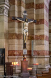 <center>La Basilique Cathédrale Sainte-Marie-Majeure</center>Crucifix du XVIe s, avec, au pied, une reproduction ancienne du voile de Véronique.