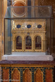 <center>La Basilique Cathédrale Sainte-Marie-Majeure</center>Chapelle saint Lazare.  Reliquaire contenant le crâne et un bras de Lazare. Au centre, son chef qui est toujours resté à Marseille, alors que le reste de son corps fut transféré à Autun en 860 environ. En 1737, Mgr de Belsunce obtint de l’évêque d’Autun que lui fut donné un fragment de côte et trois ossements de la main. Seuls ces derniers sont dans la châsse. Le fragment de côte se trouve dans un riche reliquaire en bois doré à la paroisse Saint-Lazare de Marseille.
En 1859, saint Eugène de Mazenod obtint à son tour que lui fut donné, pris sur les reliques d’Autun, un bras de saint Lazare : on le voit dans cette châsse avec les autres reliques.