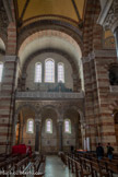 <center>La Basilique Cathédrale Sainte-Marie-Majeure</center>Troisième travée à gauche. On aperçoit les tuyaux de l'orgue.