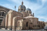 <center>La Vieille Major</center>L'ancienne cathédrale est la plus ancienne église de Marseille construite sous l'épiscopat de Proculus en 381, sans doute en même temps qu'un très vaste baptistère (découvert en 1850). Ruinée par les incursions sarrasines (du VIIIe au Xe s.), l'église-cathédrale fut reconstruite au XIe s. L'église actuelle date du milieu du XIIe siècle. C'est un très bel exemple d'architecture romane provençale construit en pierre rose de La Couronne, selon un plan en croix latine.