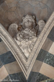 <center>La Basilique Cathédrale Sainte-Marie-Majeure</center>Trompe ornée d'un buste d’ange présentant une couronne de roses.