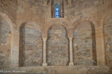 <center>La Vieille Major</center>Du XIe siècle datent le mur-bahut et l'arcade centrale en pierre de taille qui a condammné la fenêtre axiale. Les colonnes et les pilastres reposent sur ce petit mur-bahut.