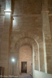 <center>La Vieille Major</center>La travée du transept qui permet de circuler entre les trois parties du chevet ( les deux chapelles, qui étaient des absidioles, et l'abside centrale). Au fond, la travée  nord du transept avec la porte de la sacristie capitulaire.