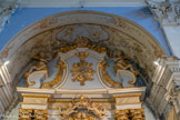 <center>L’église Sainte Marie </center>Autel et retable de Sainte Anne. Fronton à volutes brisé orné de deux angelots en pendants. Au centre une glore avec la colombe.