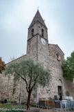 <center>L'église Saint-Martin. </center>Le clocher carré est de style roman lombard terminé par une pyramide quadrangulaire. Il a quatre cloches des XVIIe, XVIIIe et XIXe s.