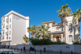 <center>Les Catalans.</center>L'hôtel-restaurant les Bords de Mer est l'ancien restaurant l’Eden Roc et l’ancien hôtel le Richelieu, rachetés en 2017 par Frédéric Biousse et Guillaume Foucher, propriétaires du Domaine de Fontenille, domaine viticole, hôtel et restaurant gastronomique aménagés à Lauris-Lourmarin. Le nouvel hôtel imaginé par l’Atelier d’Architecture Yvann Pluskwa, arbore à présent des façades d’une blancheur éclatante et des balcons avec balustrades des années 30.