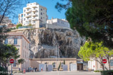 <center>Caserne Audéoud. Les Allées du Souvenir</center>Cet ensemble mémoriel est édifié autour du mât des couleurs du quartier militaire Audéoud. Situé dans le prolongement d'une large voie au cœur de la caserne, son architecture volontairement austère est faite d'une série de cubes supportant 27 tables de marbre sur lesquelles sont gravés les noms de 3228 soldats marseillais et provençaux morts pour la France durant la Première Guerre mondiale. Ces plaques étaient, à l'origine, apposées sur les murs du bâtiment 07  de la caserne du Muy-ex-caserne Saint-Charles- et cantonnement traditionnel du 141e RL. Ces plaques de marbre gravées à la mémoire des 50 000 soldats provençaux du XVe Corps, morts pour la France avaient été inaugurées en mars 1925. Aujourd’hui elles sont disposées sous la forme de cubes. Ce monumenta été inauguré en 2014.