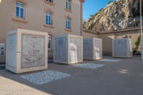 <center>Caserne Audéoud. Les Allées du Souvenir</center>Le XVe corps d’armée est une formation qui dépasse les 100 000 hommes à la mobilisation en comptant les unités de réserve et territoriales. Lorsqu’il arrive en Lorraine, le XVe CA est affecté à la IIe année. Il participe à de nombreuses batailles dont la Marne et Verdun. Enfin, affecté à la VIIIe armée en 1917, il prend part à l’offensive générale alliée qui ne s’arrêtera plus jusqu’à l’armistice du 11 novembre 1918.<br> En garnison à Marseille à la caserne Saint-Charles (future caserne du Muy), le 141e RI compte environ 2300 hommes. Il prend part à la bataille de la Marne (septembre 1914) et lorsque débute la bataille de Verdun (février à septembre 1916), le régiment est soumis pendant 33 jours à un bombardement d’une violence inouïe, mais maintient toutes ses positions. Il sera présent sur tous les fronts jusqu’à la fin de la guerre. Cité deux fois à l’ordre de l’armée, il est décoré de la croix de guerre avec deux palmes et est autorisé à porter la fourragère aux couleurs de la croix de guerre 1914-1918. Son drapeau s'enrichit de trois nouvelles inscriptions : Verdun 1916, l'Avre 1918, Vauxaillon 1918.