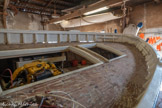 <center>Le chantier naval Borg.</center>Les barquettes fonctionnaient à l'origine à la voile. C'était un moyen de reconnaitre les barquettes des autres bateaux, autrefois. L'apparition du moteur à partir des années 1920 viennent modifier les formes de la barquette, qui s'arrondissent à l'arrière. Aujourd’hui presque toutes motorisées, seule une centaine d'entre elles navigue encore à la voile sur l'ensemble du bassin méditerranéen.