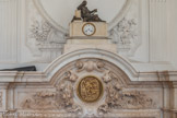 <center>La préfecture de police des Bouches-du-Rhône</center>Le grand salon de réception / bureau de la préfète de police. quant à la pendule trop modeste par rapport à la majesté du foyer, elle remplace probablement un buste ou une sculpture de plus grande ampleur.