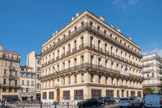 <center>La préfecture de police des Bouches-du-Rhône</center>La construction de la préfecture et de ce qui deviendra la préfecture de police s’effectue en parallèle. Le gros œuvre suit les plans traditionnellement attribués à l’architecte Jules Richaud. Ainsi, malgré un parcellaire différent, ils se ressemblent par leur élévation et leur langage décoratif. L’immeuble de rapport de Louis Sarlin forme un îlot. Des commerces sont installés en 1867 au res-de-chaussée, tandis que les étages sont occupés par des logements en location. Le 10 mars 1919, les héritiers Sarlin vendent l’immeuble à la Société immobilière franco-indochinoise qui poursuit l’exploitation locative du bien. Cependant, en 1942, le gouvernement de Vichy entreprend l’expropriation du bâtiment, à cause de sa proximité avec la préfecture, pour les besoins de la police nationale. Après la guerre, le bâtiment devient le Centre administratif et technique interdépartemental du ministère de l’Intérieur. Au fil du temps, divers services s’y côtoient et succèdent. Enfin, pendant près de soixante ans, le 98 rue de Rome abrite un commissariat. La préfecture de police s’installe dans ces murs en 2012, à la date de sa création.