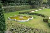 <center>Les jardins d'Albertas</center>Les deux bassins quadrilobés en marbre de Carrare ont été recréés.