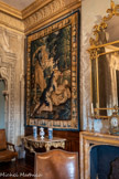 <center>Appartements grand siècle. Chambre à l'alcôve.</center>Console d'applique. Provence, milieu du 18e siècle Tilleul sculpté et doré, marbre rose.