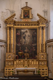 <center>La collégiale Saint-Sauveur. </center>Le retable en bois doré fut offert à la Collégiale par le doyen du Chapitre, Charles d’Inguimbert ; il a été mis en place en 1634. Il est architecturé à fronton triangulaire brisé, bois sculpté, doré.