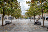 <center>Castres. La place Jean Jaurès</center>Elle tient son nom du député Jean Jaurès. C'est la place principale de Castres, positionnée en bordure de l'Agout et construite entre 1833 et 1872.