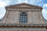 <center>Castres. Église Notre-Dame-de-la-Platé.</center>Deuxième étage ioniqie avec son fronton triangulaire.