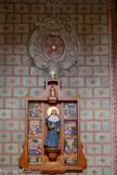<center>Castres. Église Notre-Dame-de-la-Platé.</center>Au début du XIXe siècle, Emilie de Villeneuve, sainte de l'église catholique, prononce ses vœux dans l'église. Un retable commémore l'événement. Les bas-reliefs de ce retable expriment des moments-clés de la vie de sainte Émilie de Villeneuve. Au centre du retable, la statue de sainte Émilie en marche, revêtue de bleu et blanc (couleurs de la Vierge), tenant d’une main le pain et de l’autre le livre, symbole de la Parole de Dieu. En bas, à gauche, e château de Hauterive où a vécu Émilie. A droite, la table de pierre où elle annonç à son père son désir d’entrer chez les Sœurs de la Charité de Saint-Vincent de Paul. Notre-Dame de la Platé où elle  a prononcé ses vœux le 8 décembre 1836 et fondé la congrégation de Sœurs bleues. L’ouvroir, ou atelier de couture. La maison d’accueil
le Refuge et laPréservation. Le port de Brest : elle a préparé quatre sœurs et les a accompagnées elle-même jusqu’à Brest où les Sœurs devaient voyager à bord du bateau surnommé l’Infatigable pour débarquer en terre sénégalaise le 11 janvier 1848.