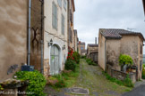 <center>Cordes-sur-ciel.</center>Bastide construite en 1222 par le comte Raymond VII de Toulouse, haut lieu du catharisme, cette cité médiévale adapte ses rues tortueuses et ses maisons séculaires à un relief escarpé dominant la paisible vallée du Cérou. Site touristique fréquenté, Grand Site Occitanie, elle est une étape du pèlerinage de Saint-Jacques-de-Compostelle.