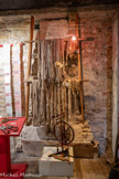 <center>Cordes-sur-ciel. Musée Charles Portal.</center>Atelier de tissage. Echeveaux de lin.