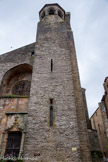 <center>Cordes-sur-ciel. L’église Saint-Michel.</center>Le clocher et l'arceau qui lui sert d'arc-boutant doivent dater des années 1369-1374. Construction du clocher avec 3 cloches par Rolland, maçon. Le plan carré de la base du clocher se transforme ensuite en octogone dont chaque face est ouverte d'une baie ogivale.