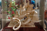 <center>Cordes-sur-ciel. Le musée des Arts du sucre et du chocolat</center>Le dragon blanc.
Cette pièce a été présentée lors d'un concours à Poitiers. Elle est réalisée en sucre soufflé et sucre tourné.
Temps de réalisation : 35 h.
