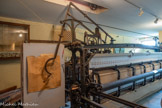 <center>Cordes-sur-ciel. Musée dela  broderie. </center>La seule machine à broder St Gall en état de marche en France : un monstre de plus de 3 tonnes et de 6 mètres de long, au fonctionnement à la main, avec 300 aiguilles brodant le travail le plus fin et le plus exquis.