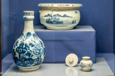 <center>Le musée Lapérouse.</center>Porcelaines de Nankin (achetées à Macao) : Pot d’aisance - Vase - Petit pot – Couvercles.