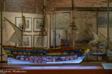 <center>Le musée Lapérouse.</center>La Boussole résulte de la modification du Portefaix, bâtiment de la famille du Gros Ventre dont les plans sont connus. Les modifications apportées sont décrites dans les correspondances des ports de Brest et de Rochefort. Des dessins de Blondela et Duché de Vancy, pris sur le vif, nous donnent un portrait des deux navires de 1’expédition. C’est donc à partir de ces documents que le modèle a été construit comme l’aurait été une « maquette d’arsenal » c'est-à-dire selon les techniques de construction navale en usage au XVIIIe siècle.
Les avis éclairés de Messieurs Gérard Delacroix et Claude Millé, historiens spécialistes d’architecture navale, ont été suivis tout au long de la construction.
Nous pouvons ainsi garantir, non pas l’exactitude, mais la crédibilité historique à quelques éléments près qui ont dû, faute de certitude, être traités selon les dispositions les plus vraisemblables (demi dunette) ou par analogie avec les éléments mieux connus pour L’Astrolabe (logement des savants).