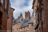 <center>Albi</center>La rue d’Engueysse, qui porte le nom de la famille Gueysse, constitua jusqu'au XVIIIe siècle, une artère vitale pour la circulation des marchandises provenant du Port Vielh et du pont Vieux vers la ville et la place de la Pile.
