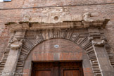 <center>Albi</center>La rue d’Engueysse, qui porte le nom de la famille Gueysse, constitua jusqu'au XVIIIe siècle, une artère vitale pour la circulation des marchandises provenant du Port Vielh et du pont Vieux vers la ville et la place de la Pile.