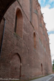 <center>La cathédrale Sainte-Cécile</center>Murs de la cathédrale.
