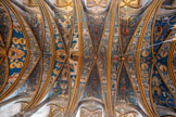 <center>La cathédrale Sainte-Cécile</center>Peintures au-dessus du choeur. Sur les voûtes à croisées d’ogives, soulignées par des frises, des candélabres et des grotesques à la manière antique, se déploie un ensemble de scènes sur fond azur et rinceaux d’argent. Cinq des grands voûtains triangulaires ont reçu les principaux thèmes de la Révélation, de l’Annonciation à la Parousie en passant par la Transfiguration, l’Apparition au cénacle et le Couronnement de la Vierge, pour rappeler les temps forts de l’alliance de Dieu avec l’humanité. S’y ajoute la présence des prophètes et des rois de l’ancienne Loi qu’entourent les apôtres et les martyrs, les docteurs de l’Église et les saints protecteurs.