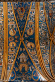 <center>La cathédrale Sainte-Cécile</center>A gauche l'Annonciation. L’Ange et la Vierge sont chacun sur un large guéridon en guise de piédestal. Leur corps est compris dans un cercle lumineux, bordé des couleurs de l’arc-en-ciel ; celui de Marie irradie au-delà, signe d’exception. Entre l’Ange et la Vierge, Dieu le Père apparaît dans une mandorle  formée par cinq séraphins. Vieillard barbu, orné du nimbe doré triangulaire, réservé aux personnes de la Sainte Trinité, Il ouvre les bras ; Il est entièrement tourné vers Marie. Une petite colombe, venant du Père, descend vers la Vierge.
Le mystère de la sainte Trinité et saint Augustin. Saint Augustin est mis en parallèle avec saint Paul peint au moment de sa conversion. Tous deux entourent la Théologie et sont peints dans un médaillon. Augustin est assis, avec chape dorée et mitre sur la tête, un livre appuyé sur les genoux. 
Sur la voûte, un ange vêtu de blanc élève au-dessus de saint Augustin, une gloire circulaire où s’inscrit la tête à trois visages représentant Dieu, ensemble nimbé d’un triangle. Cette figuration symbolise la Trinité, objet de la méditation de ce Père de l’Église.