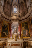 <center>La cathédrale Sainte-Cécile</center>Chapelle de la Vierge. Deux consoles murales en fer forgé et doré, avec plateau en marbre gris.