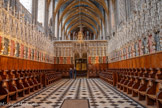 <center>La cathédrale Sainte-Cécile</center>Le grand chœur de style gothique flamboyant (1545 - 1585) et la façade interne du jubé. Dans la partie Ouest, 
120 stalles de bois : les stalles hautes pour les chanoines, les stalles basses pour les autres clercs, chantres et servants. Elles sont surmontées d'une délicieuse frise de 70 angelots et de petits baldaquins finement ciselés.