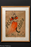 <center>Musée Toulouse-Lautrec</center>Henri de Toulouse-Lautrec
May Belfort. Petit Casino
1895
Lithographie au pinceau, au crachis et au crayon, en quatre couleurs (pierre de trait en vert olive, pierres de couleurs en rouge, noir et jaune)
Paris, Bibliothèque nationale de France, Département des Estampes et de la Photographie.
Fasciné par cette chanteuse irlandaise, Toulouse-Lautrec l’érige en modèle de prédilection pour un temps et lui crée une affiche. Costumée à la mode enfantine et chantant en anglais, May Belfort, de son vrai nom May Egan, connaît alors à Paris un succès important, mais éphémère. Ces deux versions de l’affiche se distinguent par le texte inscrit, appelé « la lettre », et le traitement de la robe, tantôt en amples tracés accentuant le déhanché, tantôt en aplat donnant plus de monumentalité à la figure.