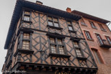 <center>Albi</center>Maison Enjalbert (XVIe siècle). Elle possède la structuré des maisons traditionnelles à colombage, mais la mise en œuvre de la brique, particulièrement élaborée témoigne du soin accordé au montage des murs à l’époque de la Renaissance.