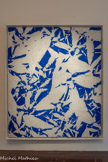 <center>Abbaye de Beaulieu-en-Rouergue  </center>Simon Hantaï (Biatorbàgy, Hongrie, 1922 - Paris, 2008)
Étude
1970
Acrylique sur toile.
Les Études de Simon Hantaï se caractérisent par une intervention minimale de l'artiste, qui se contente de déposer le pigment sur une toile froissée, pliée ou nouée.
La composition ne se révèle qu'une fois le support remis à plat. Ce procédé confère autant d'importance au blanc des parties laissées en réserve qu'au bleu choisi ici. La mise sur châssis favorise la création d'un espace all-over emprunté à Jackson Pollock, qui suggère la poursuite des motifs au-delà des limites de la toile.