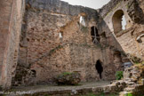 <center>Najac : Forteresse Royale. </center>Prolongeant la TOUR CARREE, un parvis, emplacement de l'ancien corps de garde, dont le rez-de-chaussée abritait les communs des soldats.