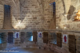 <center>Najac : Forteresse Royale. </center>La CHAPELLE ST JULIEN. Les deux culots de lampe à gauche et à droite représentent deux têtes : BLANCHE de CASTILLE (mère de Louis IX et d’Alphonse de Poitiers) et MARGUERITE de PROVENCE (épouse du roi LOUIS IX dit Saint-Louis).