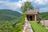 <center>Puycelsi</center>La chapelle Saint Roch. Elle a été édifiée en 1703 par les habitants du village pour remercier le ciel de les avoir protégés de la peste. L'enclavement du village est peut-être la raison qui a permis aux habitants d'échapper à la terrible maladie. Construite au bord d'un abîme, elle surplombe la vallée de l’Audoulou de 85 m.