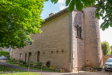 <center>Puycelsi</center>Château dit du Capitaine Royal. Devenus Capitaines Gouverneurs à partir du 14e siècle, les seigneurs de Puycelsi, notamment les capitaines de Lapeyre pendant les Guerres de Religion, habitèrent ce château dont on peut admirer les deux tours rondes à chacune de ses extrémités ainsi que la belle porte au linteau incurvé desservant l'une d'elles.