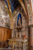 <center>L’église Saint Corneille de Puycelsi</center>La chapelle dédiée à Ste Germaine, une bergère de Pibrac près
de Toulouse, qui fut sanctifiée au milieu du 19ème siècle ; mais la niche en plâtre
dans laquelle se trouve sa statue est probablement beaucoup plus ancienne. C’est
pourquoi on pense que cette chapelle, et celle du Sacré Cœur, étaient autrefois
dédiées à d’autres saints, mais qu'elles ont été redédiées à la fin du 19ème siècle. Chapiteau décoré par des animaux.